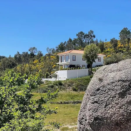 Lodge Alcmaria With Amazing Views! Folhadosa