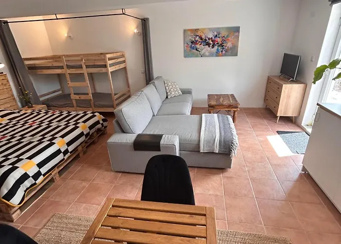 Alcmaria With Amazing Views At Zevariclub! * Folhadosa