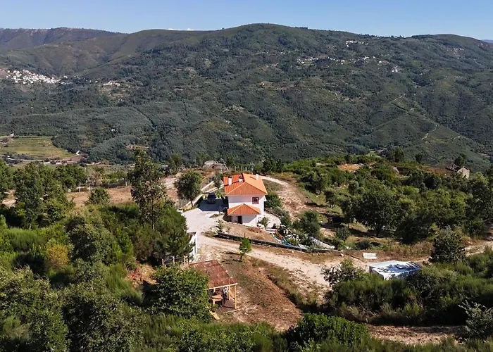 Alcmaria With Amazing Views At Zevariclub! אכסניה Folhadosa