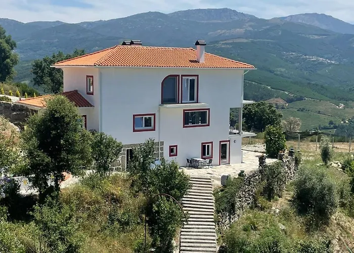 Alcmaria With Amazing Views At Zevariclub! אכסניה